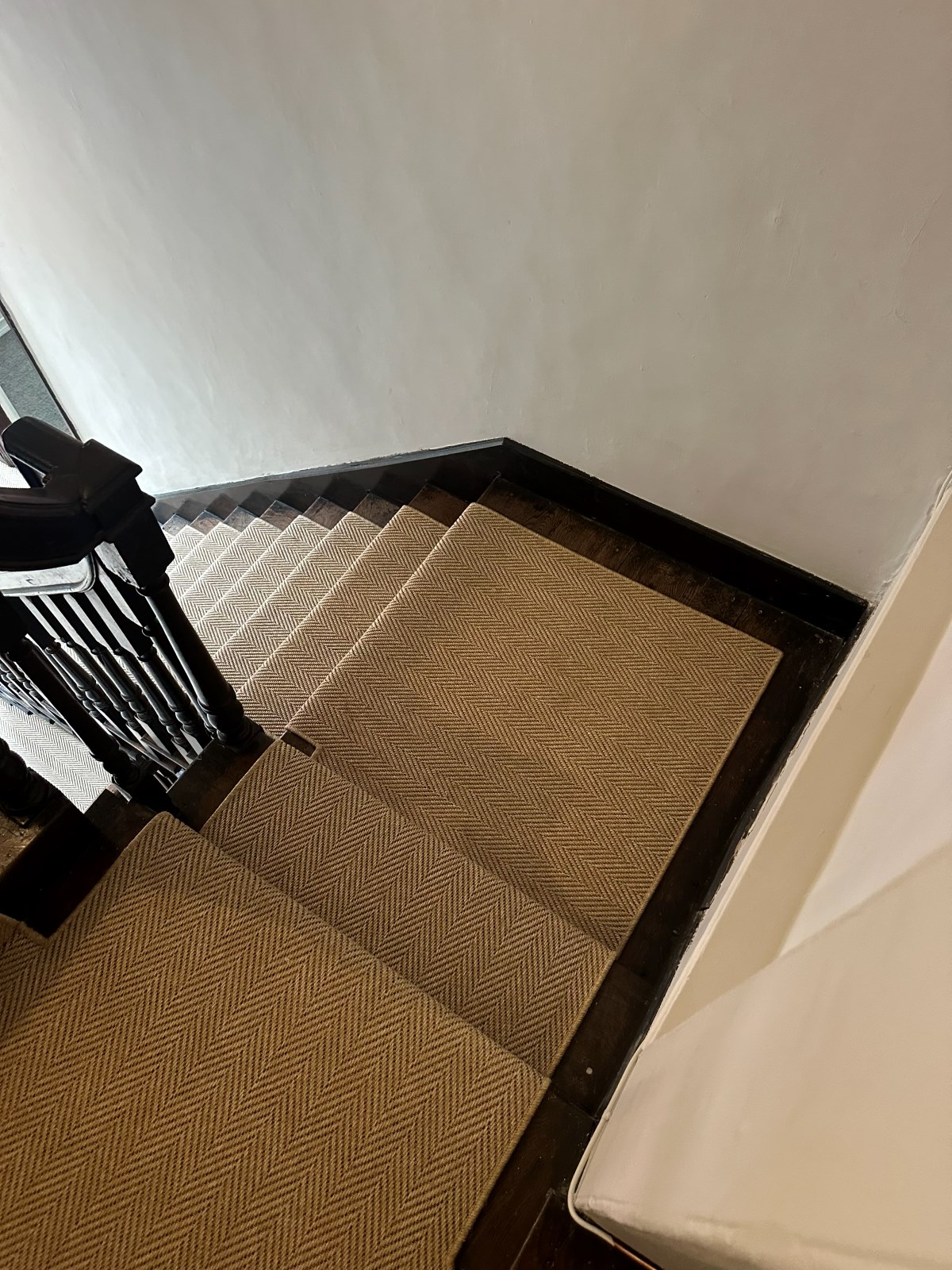 Whipped-perimeter New England Woodstock flooring on turning stairs in a listed building by Select Line