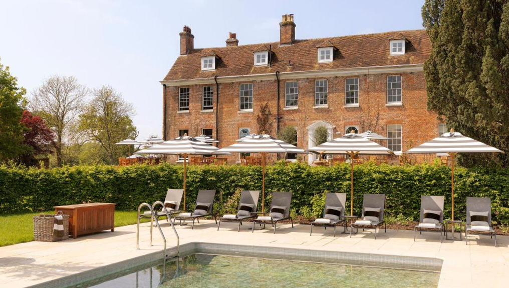 New Park Manor luxury hotel exterior, Brockenhurst - flooring by Select Line