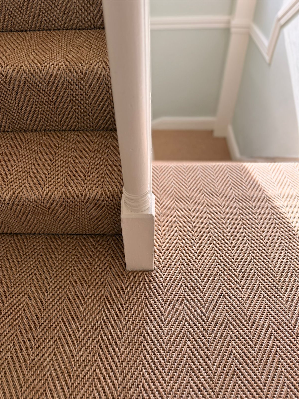 Precise pattern matching around the newel post where landing meets stairs by Select Line