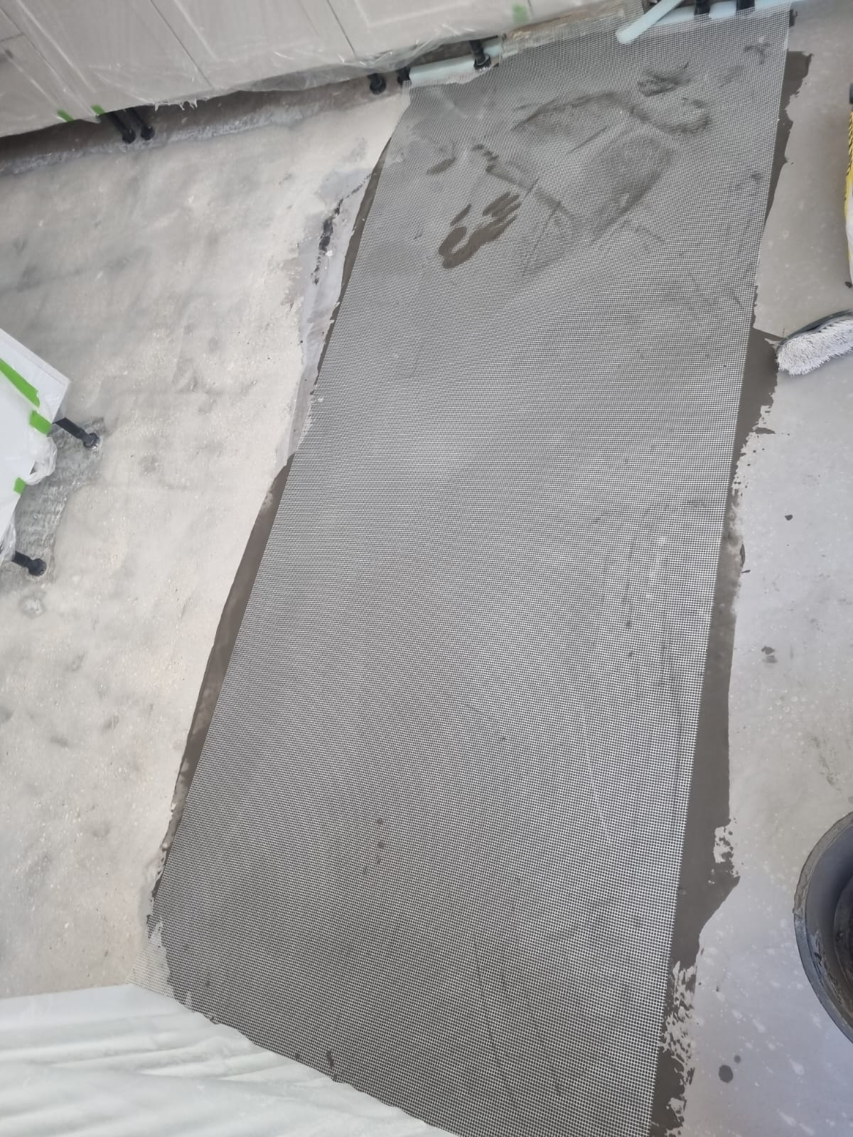 Reinforcement membrane bedded into levelling compound during LVT preparation by Select Line